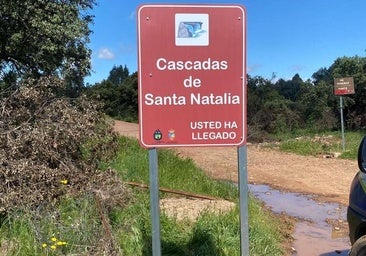 Turismo instala nuevas señales en la ruta que conduce a las cascadas de Santa Natalia