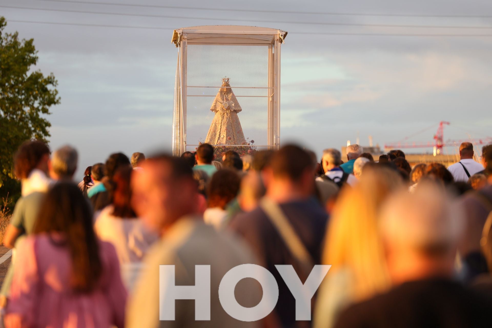 La llegada de la Virgen de las Cruces da inicio a 'La Velá'