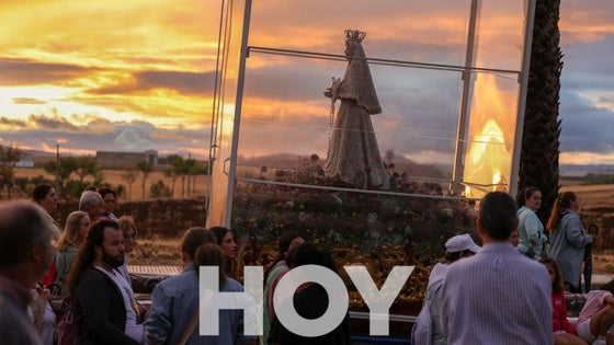 La llegada de la Virgen de las Cruces da inicio a 'La Velá'