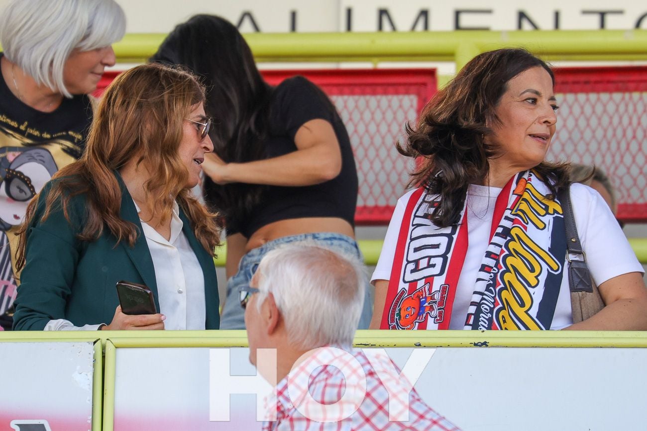 FOTOGRAFÍAS: El Don Benito se lleva el derbi contra el Villanovense