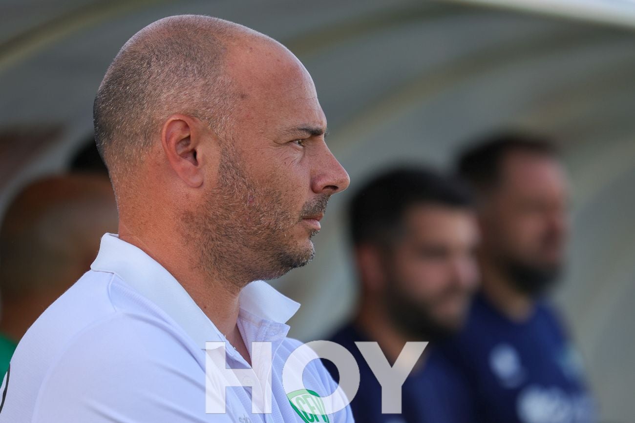FOTOGRAFÍAS: El Don Benito se lleva el derbi contra el Villanovense