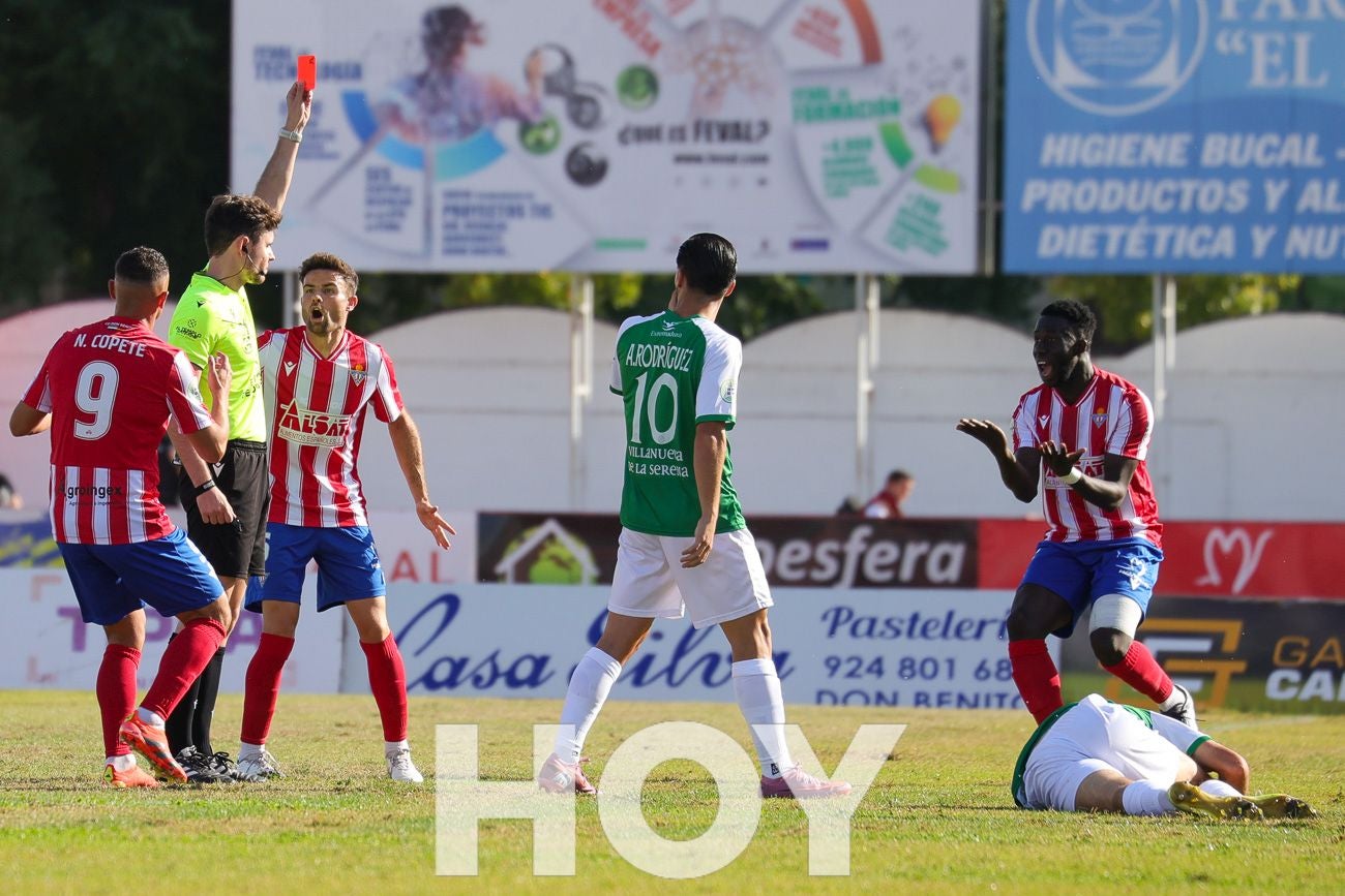 FOTOGRAFÍAS: El Don Benito se lleva el derbi contra el Villanovense