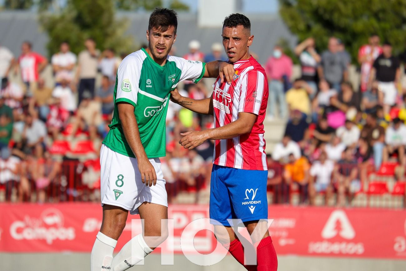 FOTOGRAFÍAS: El Don Benito se lleva el derbi contra el Villanovense