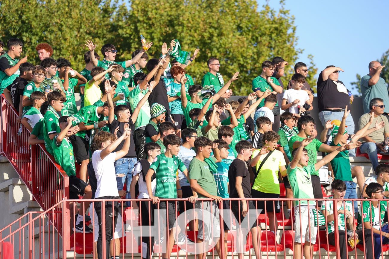 FOTOGRAFÍAS: El Don Benito se lleva el derbi contra el Villanovense