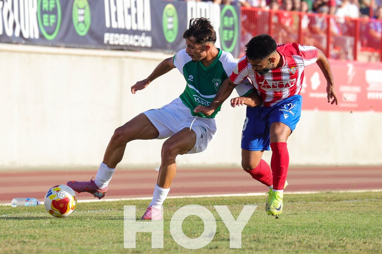 FOTOGRAFÍAS: El Don Benito se lleva el derbi contra el Villanovense
