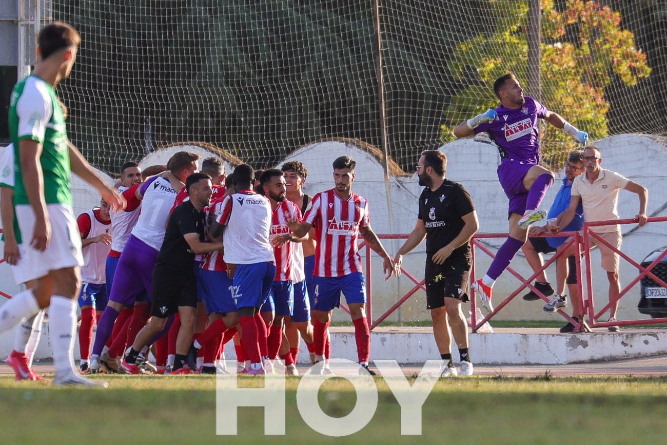 FOTOGRAFÍAS: El Don Benito se lleva el derbi contra el Villanovense