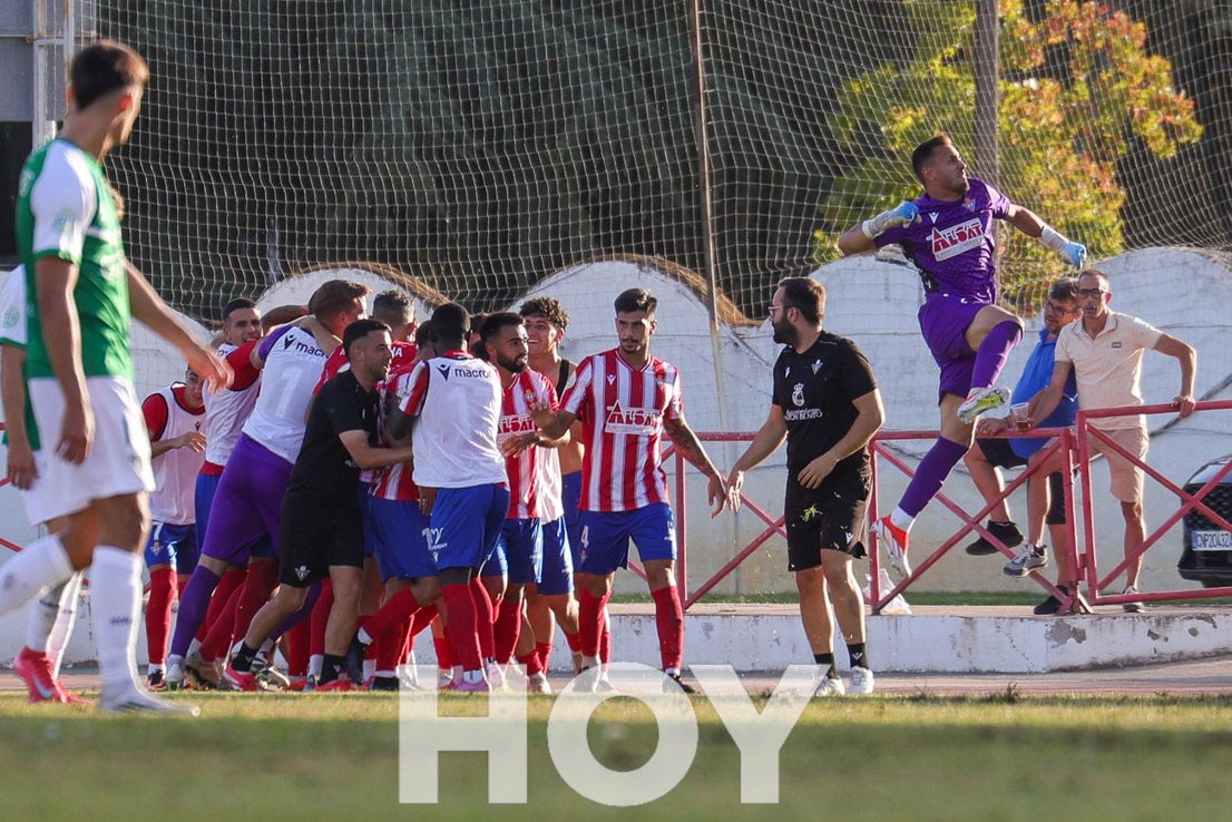 FOTOGRAFÍAS: El Don Benito se lleva el derbi contra el Villanovense