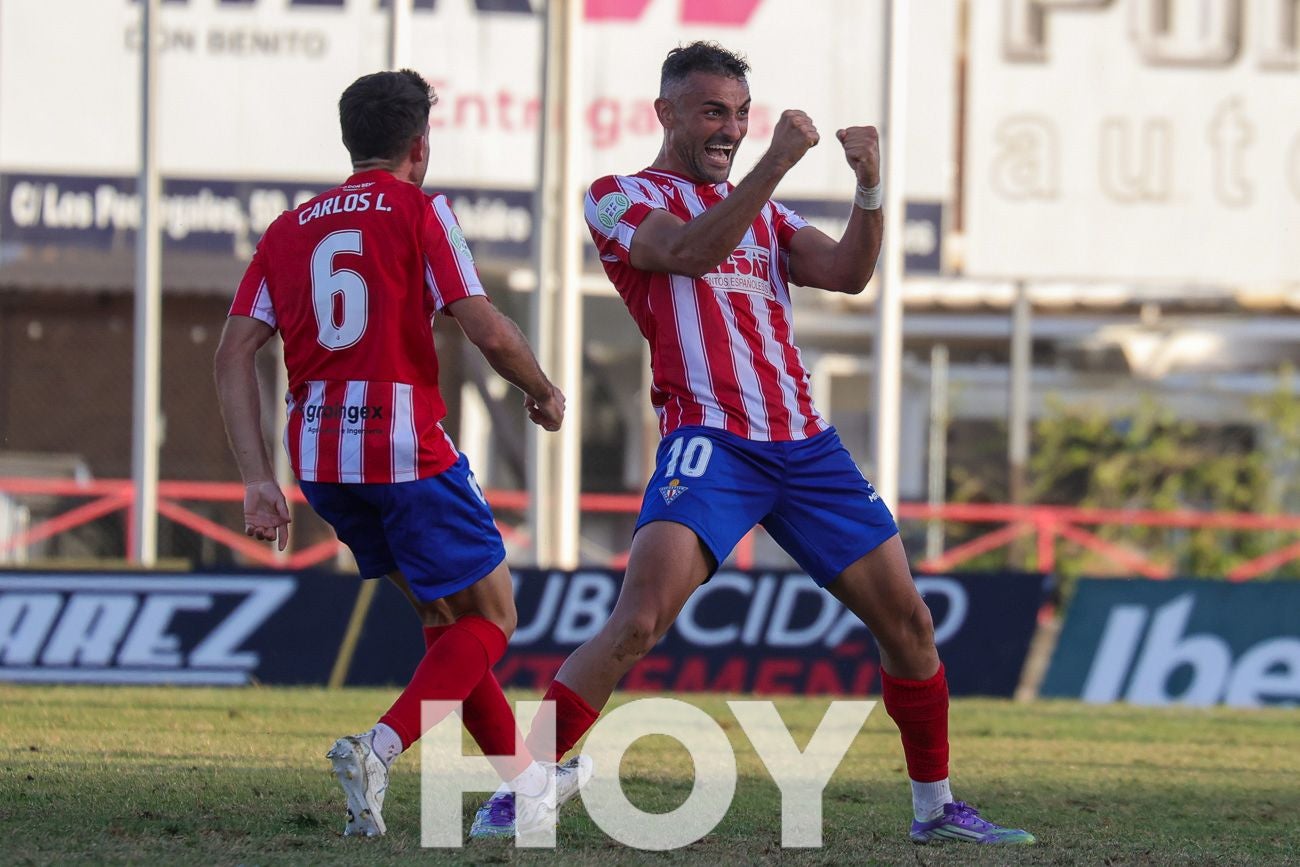 FOTOGRAFÍAS: El Don Benito se lleva el derbi contra el Villanovense