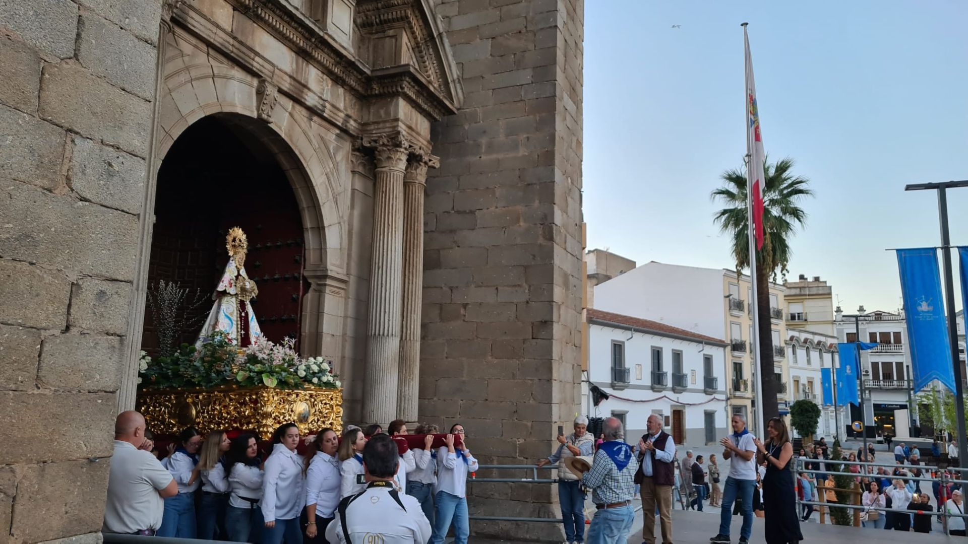 En imágenes: Así fue la despedida a la Virgen de las Cruces