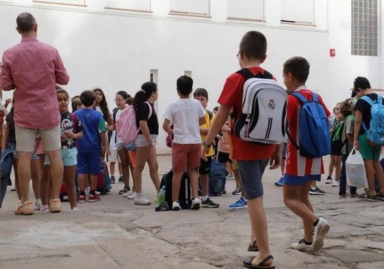El Ayuntamiento recibe una subvención para mejorar la climatización de los colegios