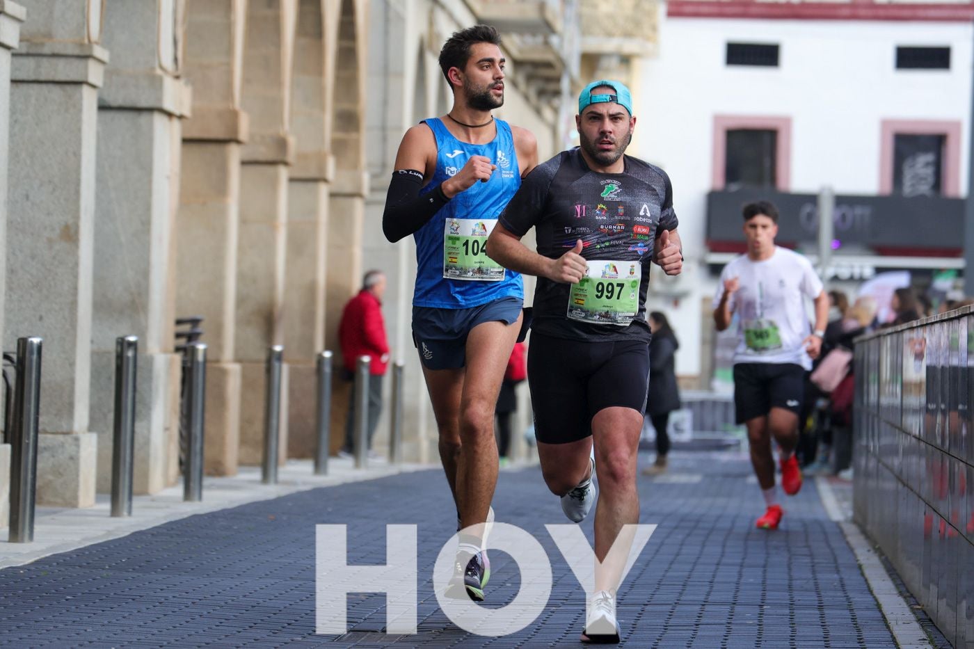 Gran ambiente de atletismo en las calles de Don Benito