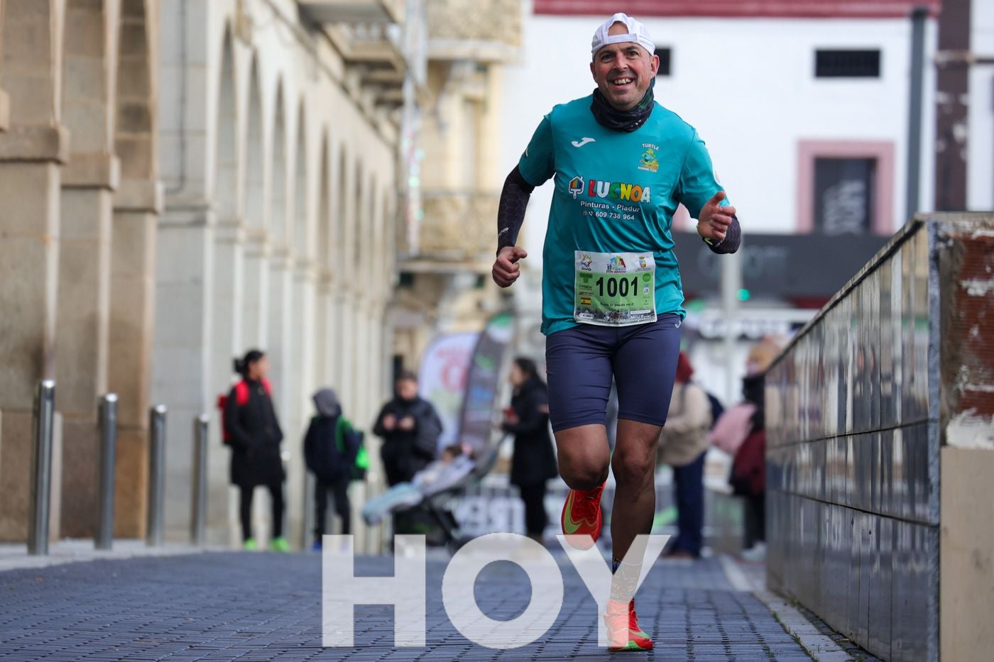 Gran ambiente de atletismo en las calles de Don Benito