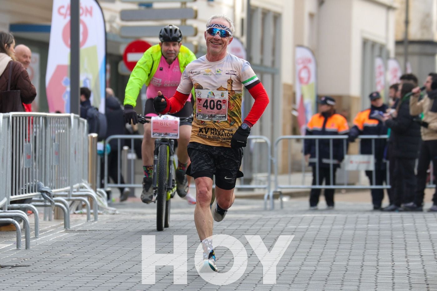 Gran ambiente de atletismo en las calles de Don Benito