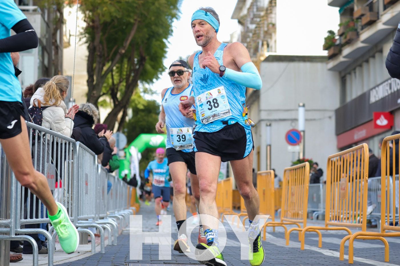 Gran ambiente de atletismo en las calles de Don Benito