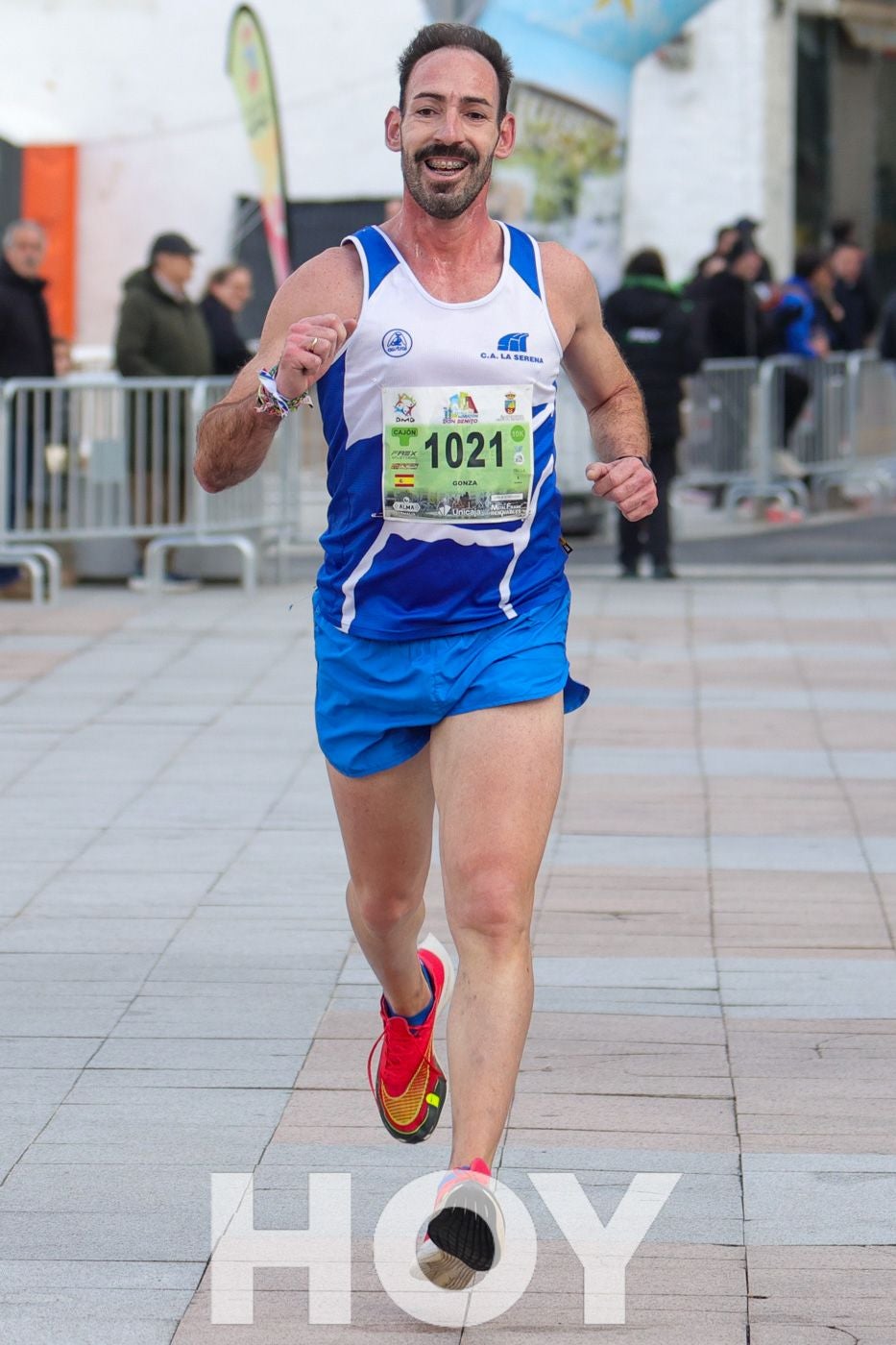 Gran ambiente de atletismo en las calles de Don Benito