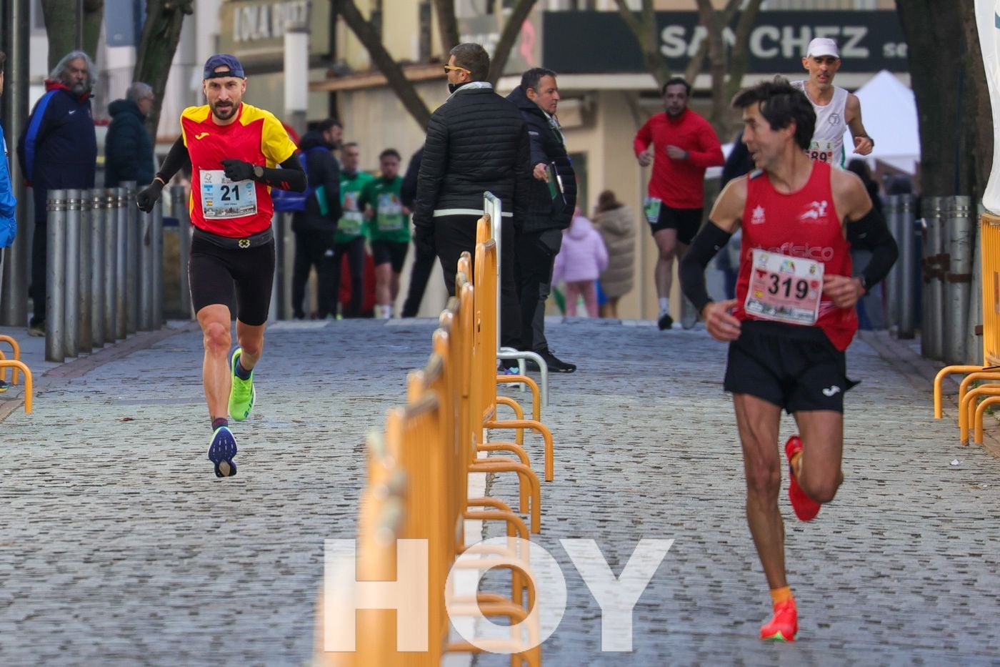 Gran ambiente de atletismo en las calles de Don Benito