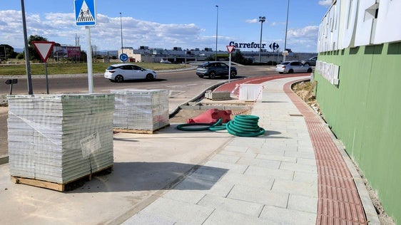 Nueva ampliación de plazo en las obras de la acera y carril bici entre Don Benito y Villanueva