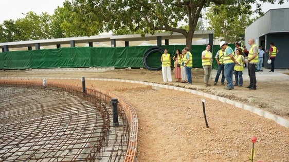 El PSOE critica que la piscina abra con las obras sin finalizar