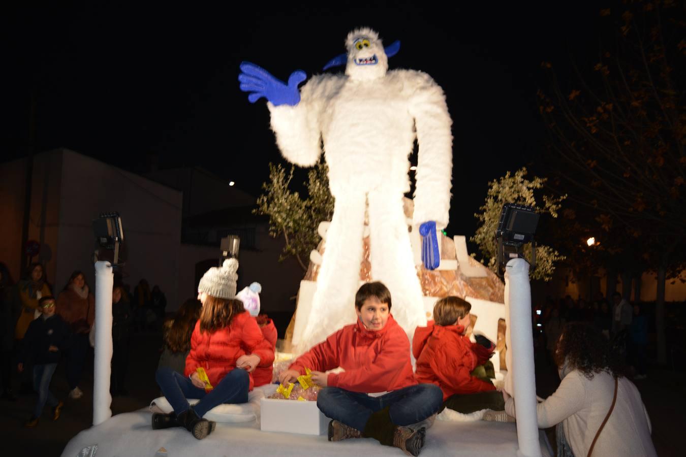 Imágenes de las carrozas que acompañaban a SSMM los Reyes Magos de Oriente, junto a los niños y jóvenes de Fregenal. 