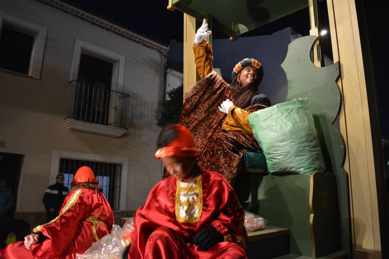 Imágenes de las carrozas que acompañaban a SSMM los Reyes Magos de Oriente, junto a los niños y jóvenes de Fregenal. 