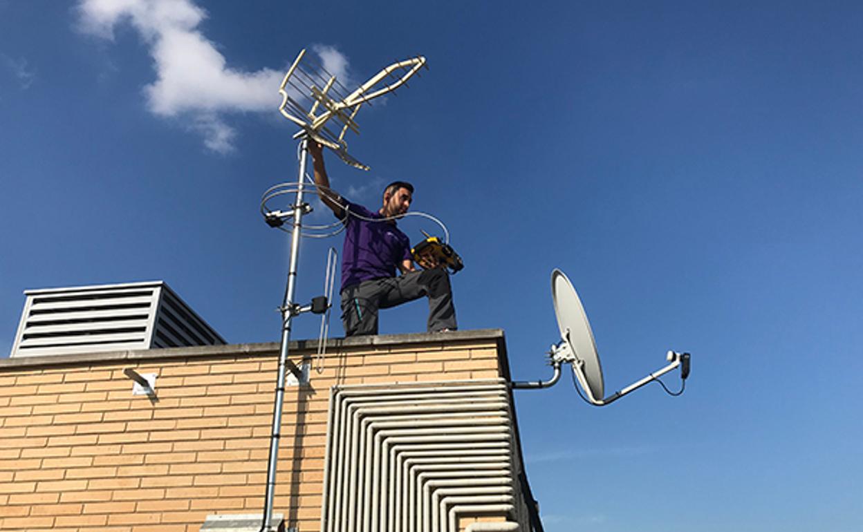Las comunidades de vecinos deberán actualizar sus antenas para ver la TDT