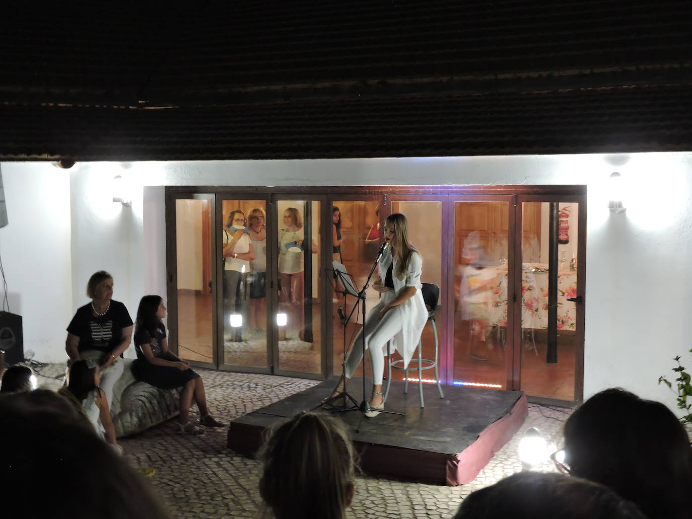 100 fotos sobre todas las actividades de la noche en blanco frexnense.