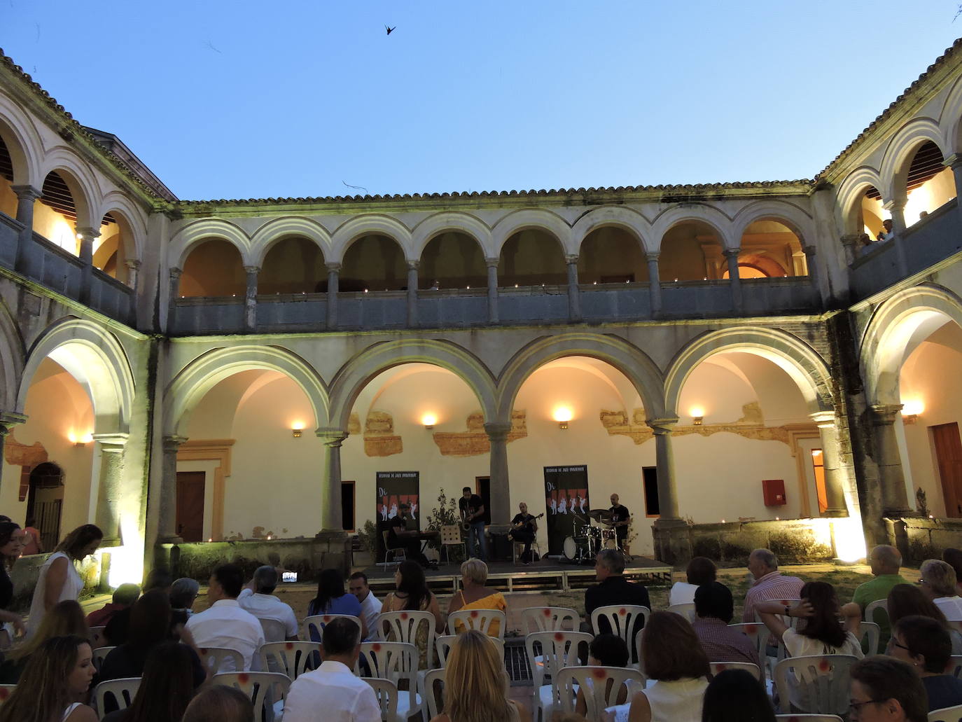 100 fotos sobre todas las actividades de la noche en blanco frexnense.