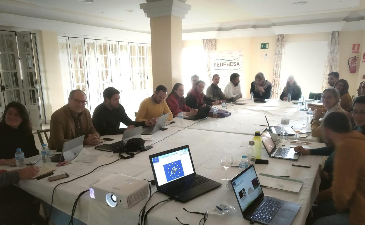 Los socios reunidos