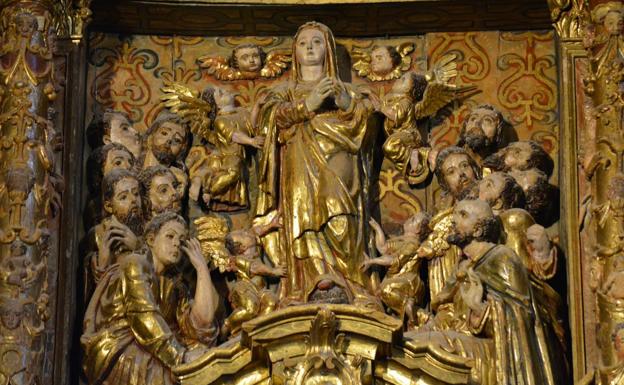 Grupo escultórico de la Asunción de María 