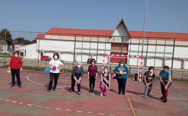 Grupo de participantes en las actividades deportivas