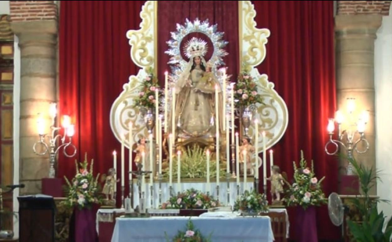 Imagen de la Virgen de la Salud durante la novena