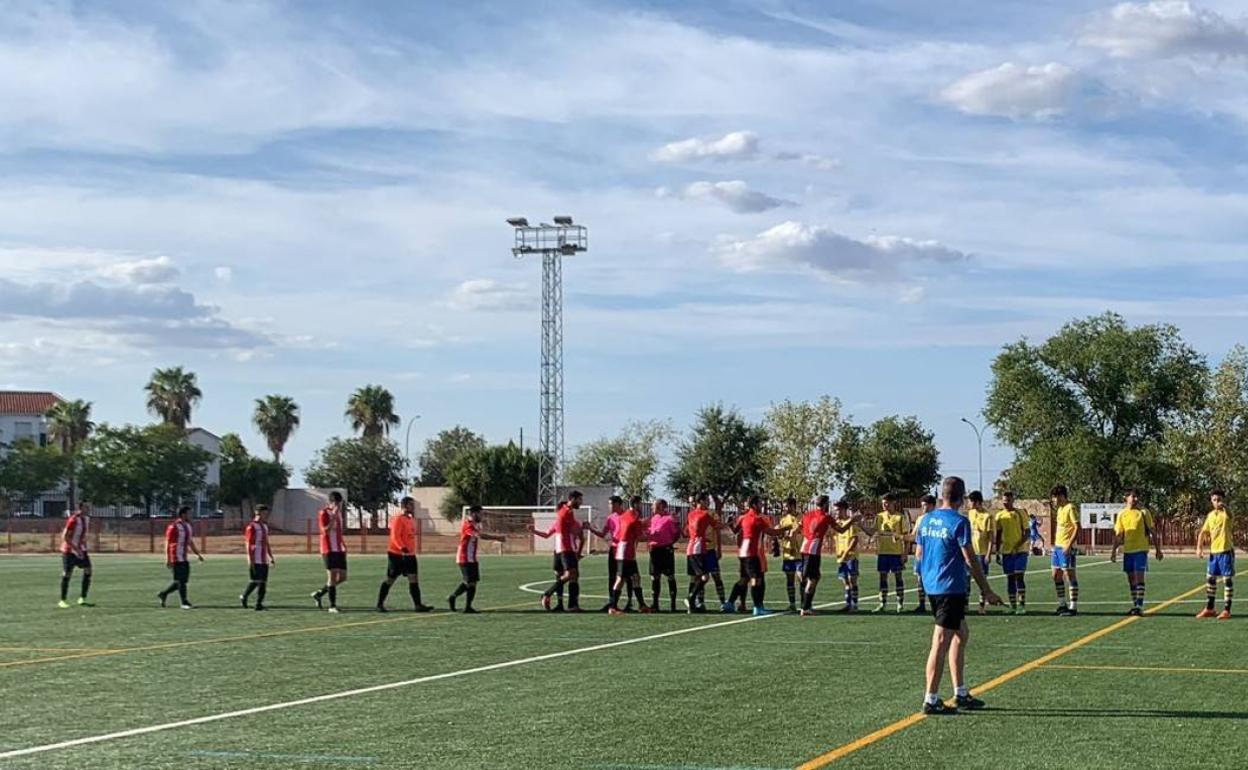 Inicio del partido en Villafranca de los Barros 