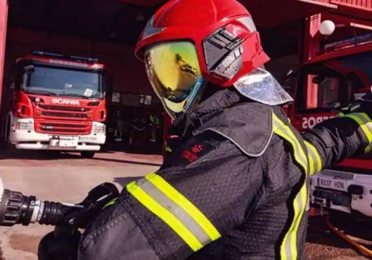 Bomberos de Fregenal, Zafra y Jerez se movilizan para apagar un incendio en Higuera la Real