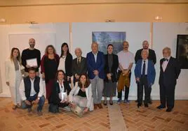 Autoridades y miembros del jurado posan junto a los galardonados de la XLI edición.