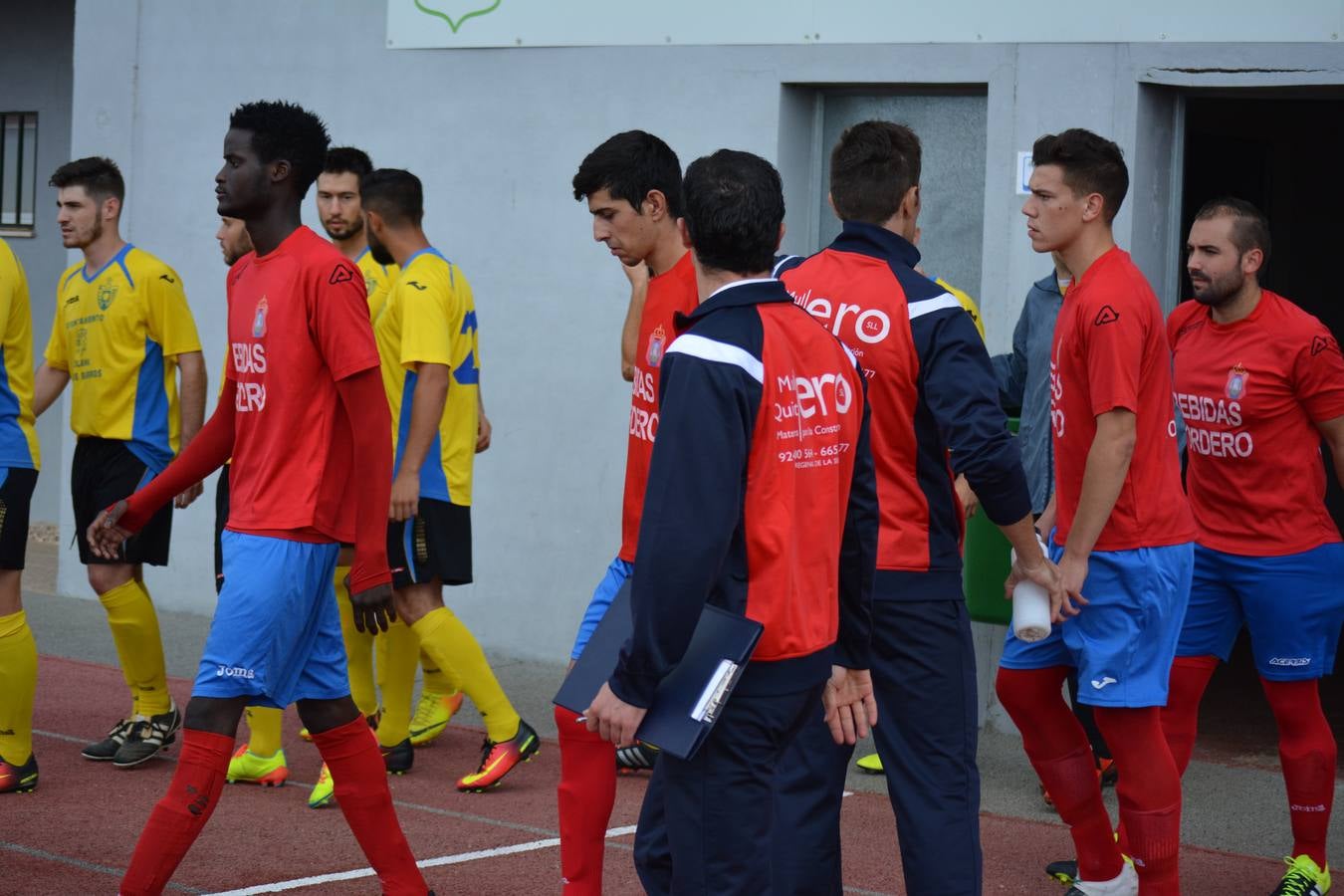 El líder visita al tercero en liza Club Atlético Torremegía