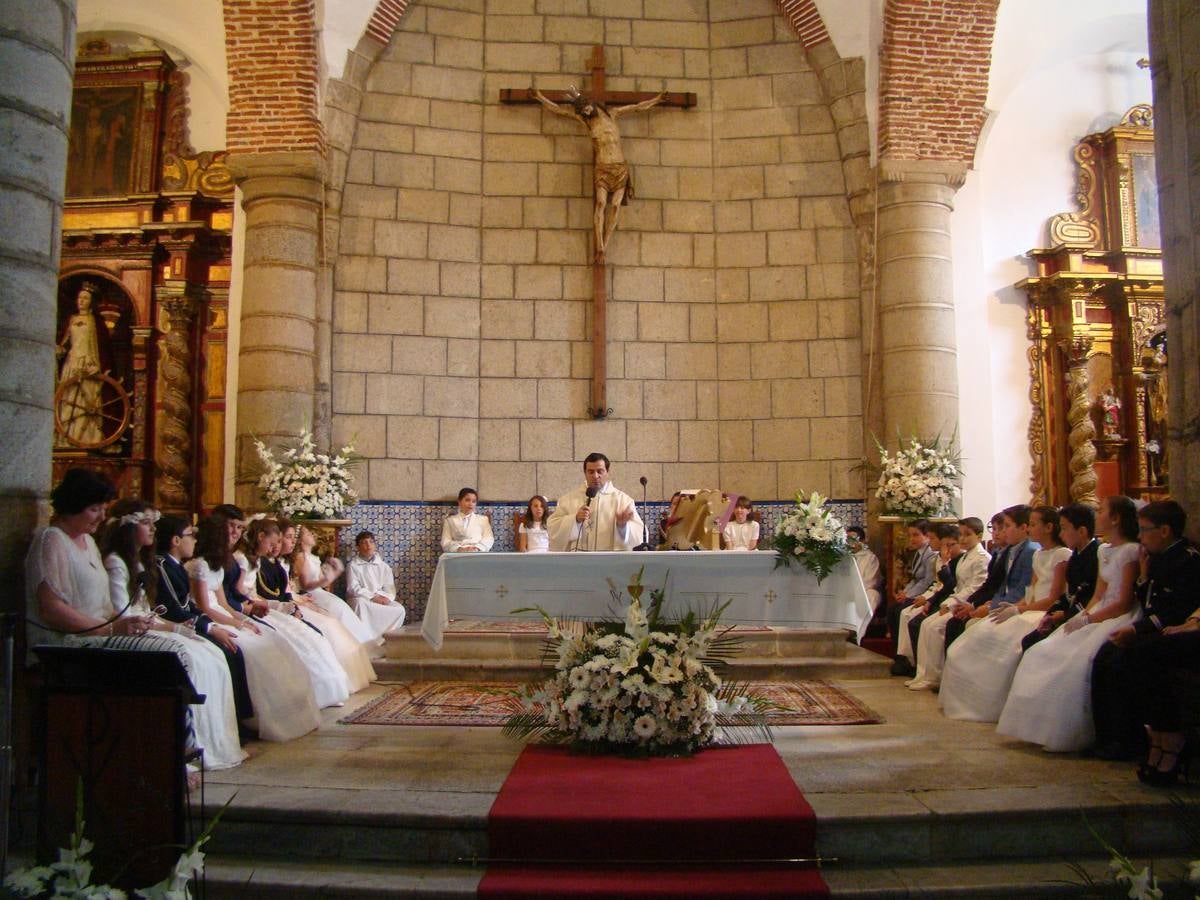 Imagen retrospectiva de las Primeras Comuniones en Fregenal. 