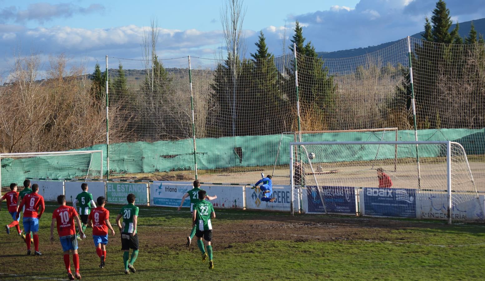 La Unión convence con preciosos goles y una buena dosis de compromiso en un ‘patatal’ (0-3)