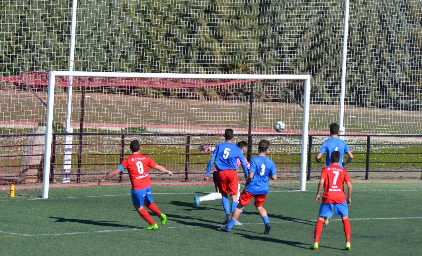 El gol de Jorge en el min. 90 salva los muebles y deja tres puntos en casa después de un mal partido. (2-1)