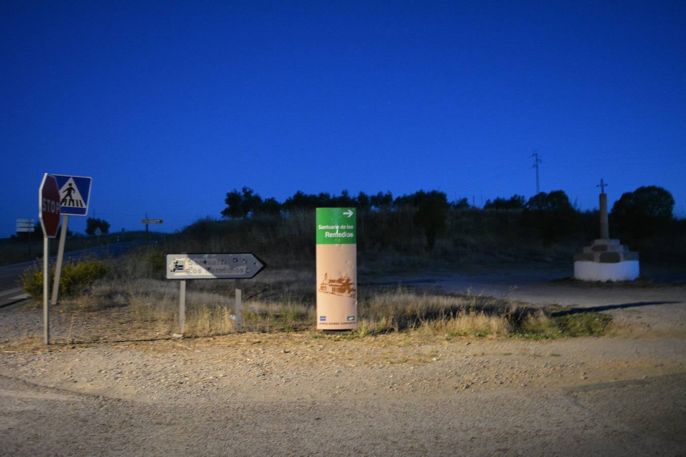 Diputación resuelve el problema planteado autorizando la convivencia de los dos carteles.