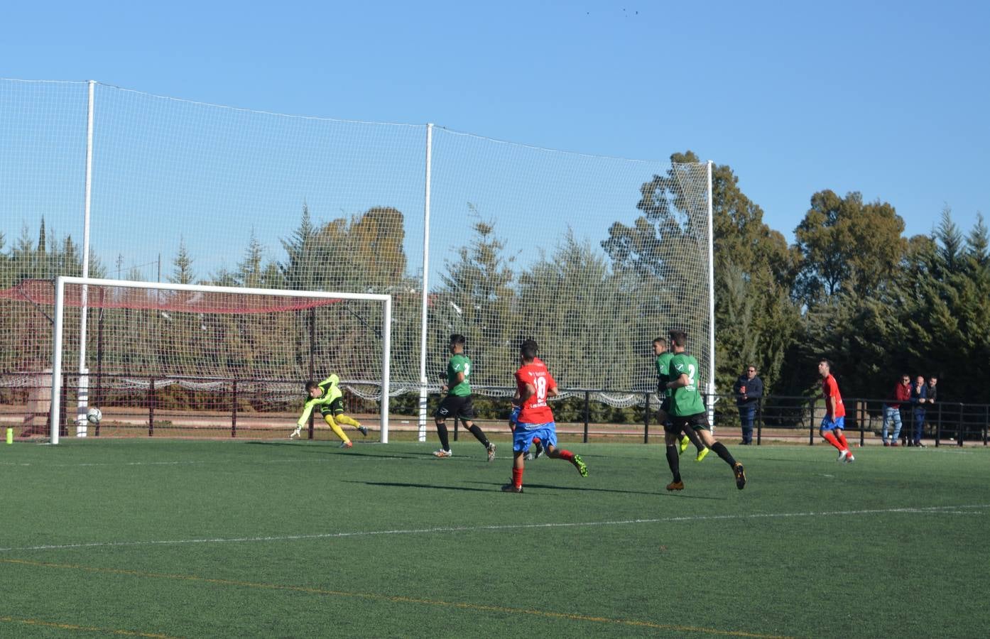 El Frexnense, que comenzó ganando, no pudo traerse los puntos de Berlanga. (3-1)