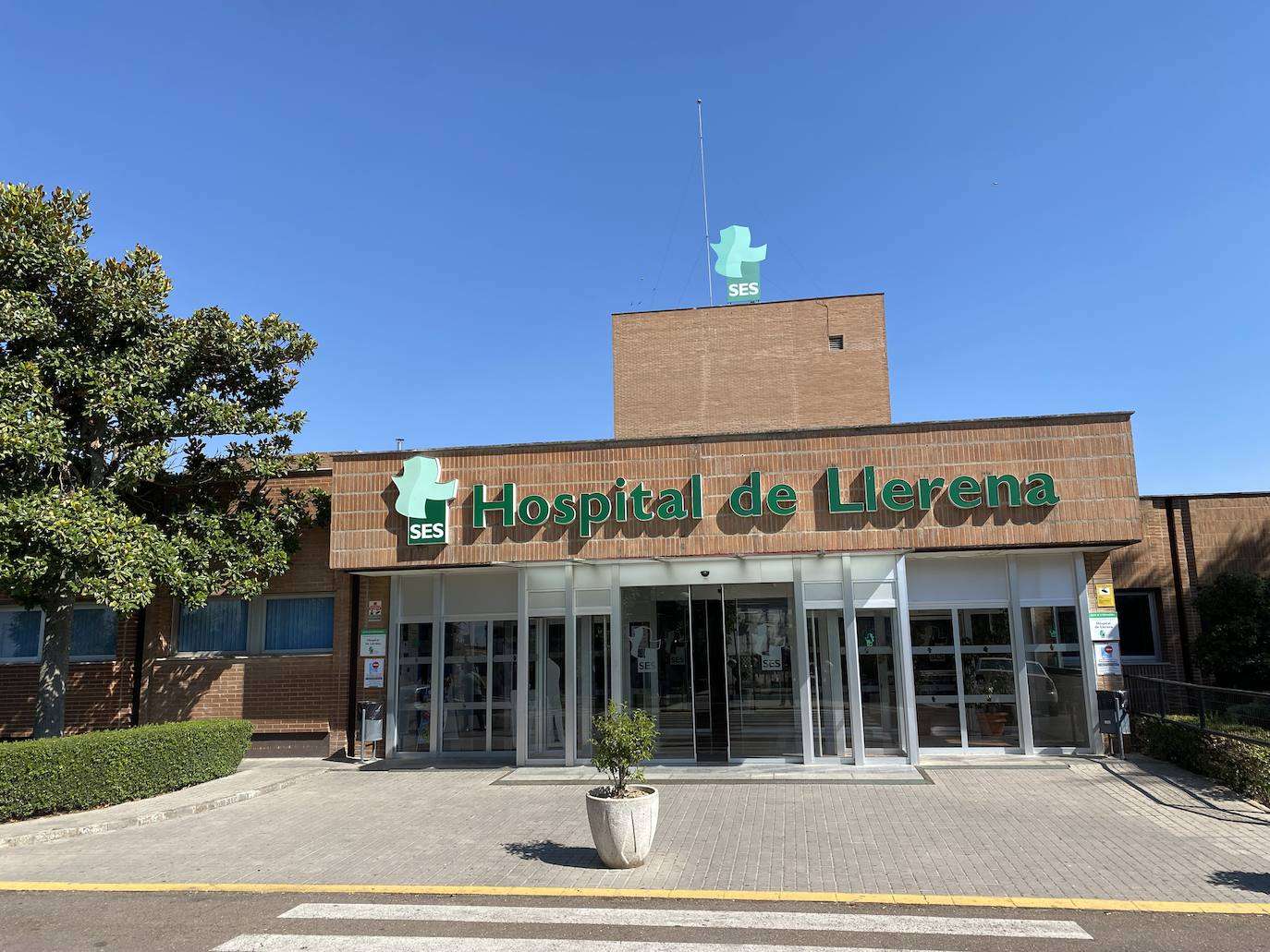 Entrada principal del Hospital de Llerena