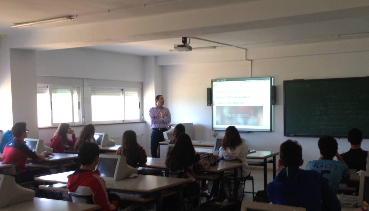 Charlas sobre profesiones emergentes a más de 500 estudiantes de la región