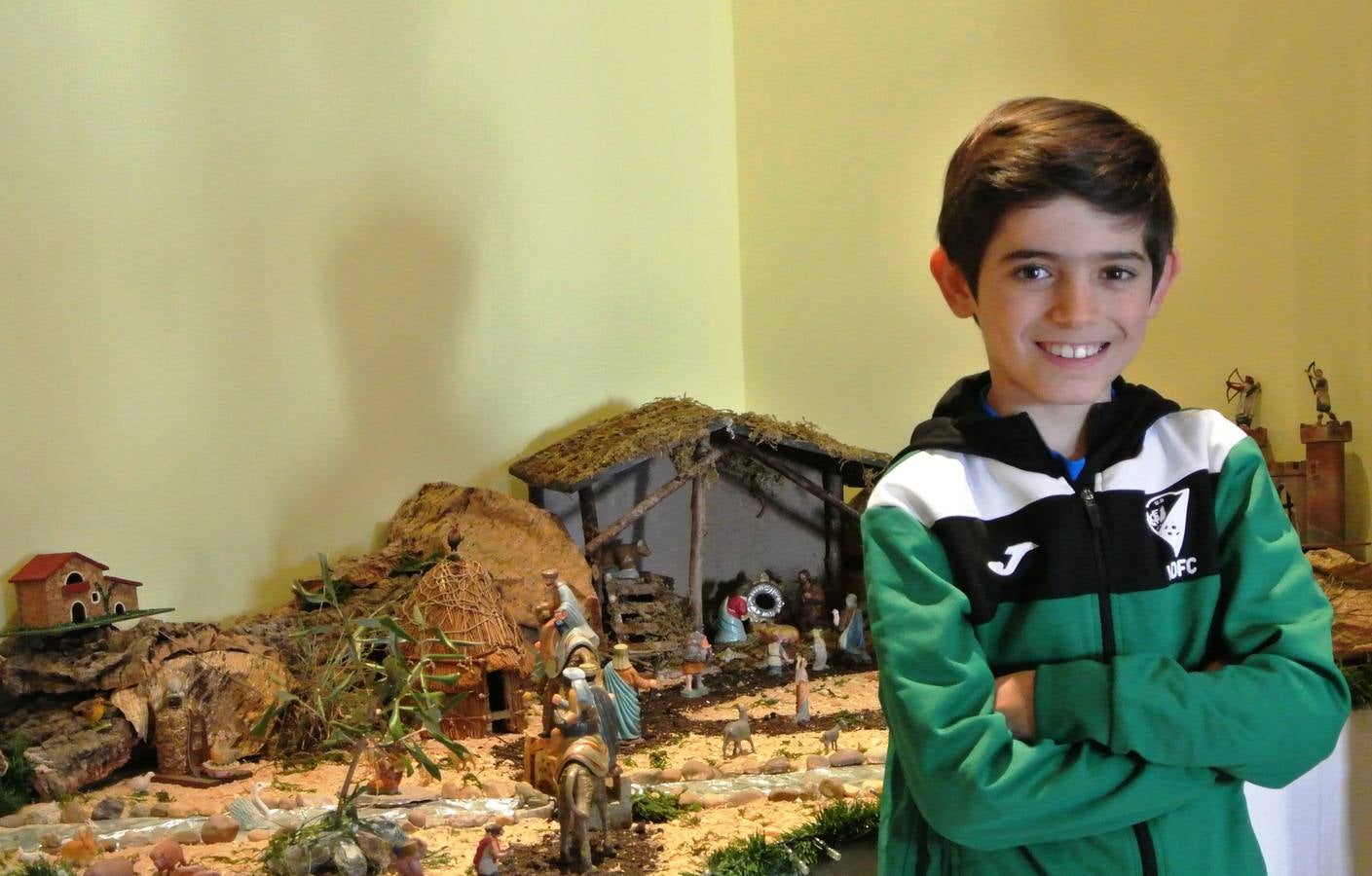 Manuel González, de 9 años, gana el concurso municipal de belenes caseros