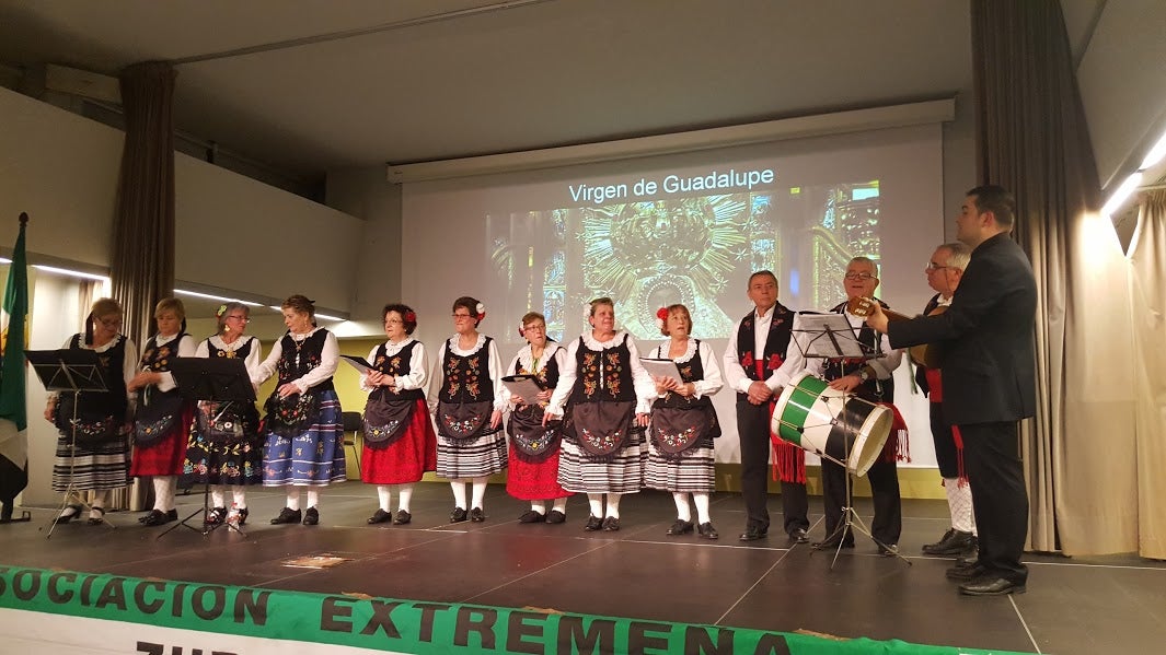 La asociación extremeña Zurbarán, de Badalona, celebra su XVI aniversario con un acto multicultural