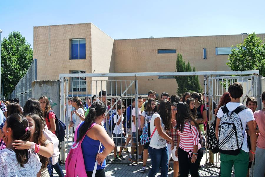 Salida de los estudiantes del instituto Alba Plata. 