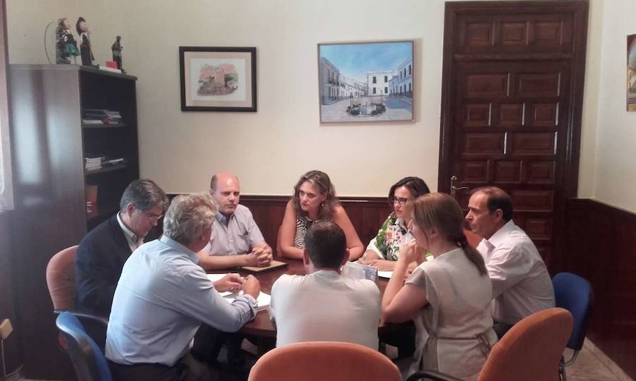 Directoras generales de Políticas Agrarias se reúnen con representantes de la comarca de Tentudía para analizar los daños de la tormenta de granizo