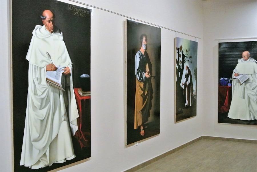 Cuadros de Juan Iglesias en la exposición. 