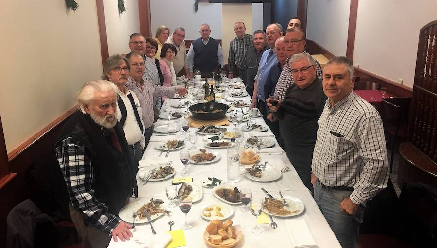 Las migas protagonizan el encuentro de Navidad de los fuentecanteños en Cataluña