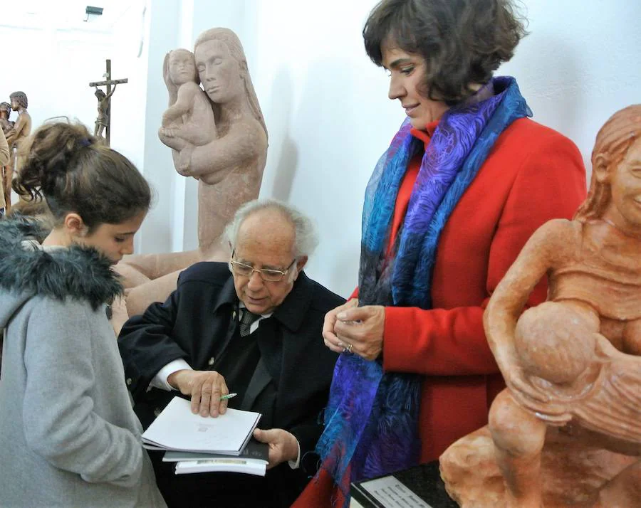 El escultor Julián González recibe el cariño de Fuente de Cantos en su nombramiento como Hijo Predilecto