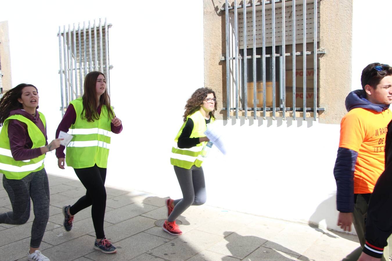 Corriendo por las calles de Guareña. Imagen del año pasado.